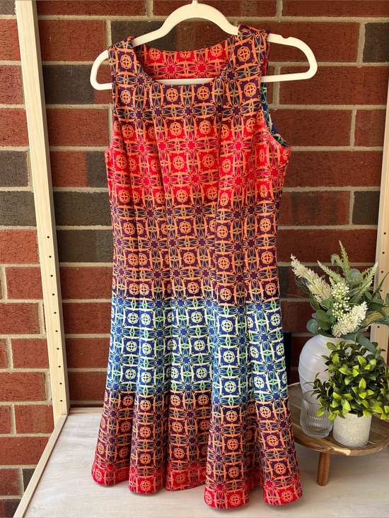 Julian Taylor Dresses & Skirts - Julian Taylor New York Mid Length Sleeveless Dress Back Cut Out Size
6